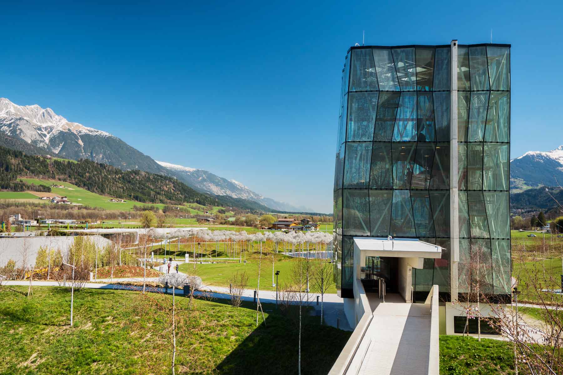 Der Spielturm im Garten der Swarovski Kristallwelten