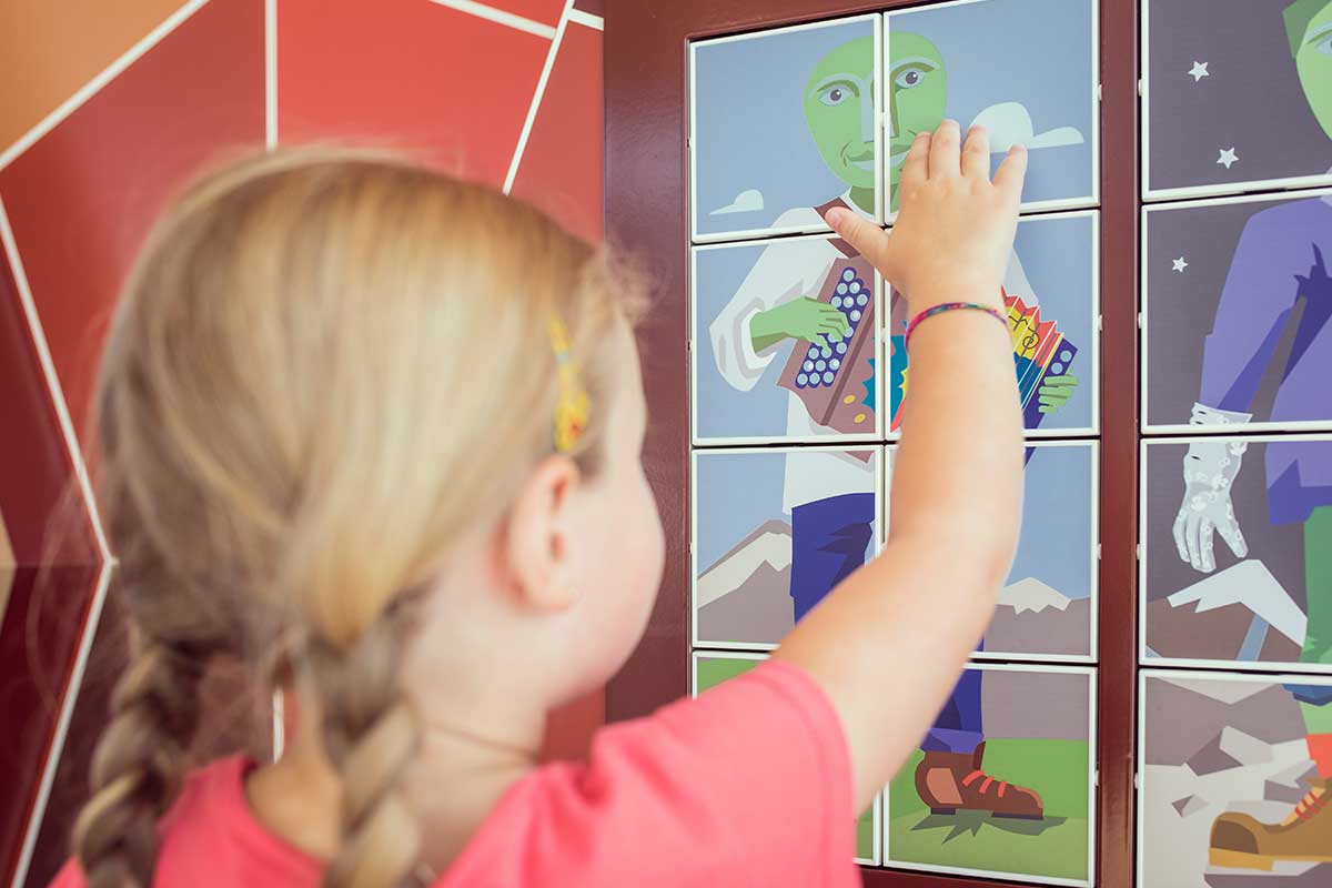 Spielen im Spielturm der Swarovski Kristallwelten